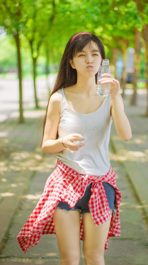 “巴黎4–0横扫皇马,姆巴佩助攻帽子戏法”