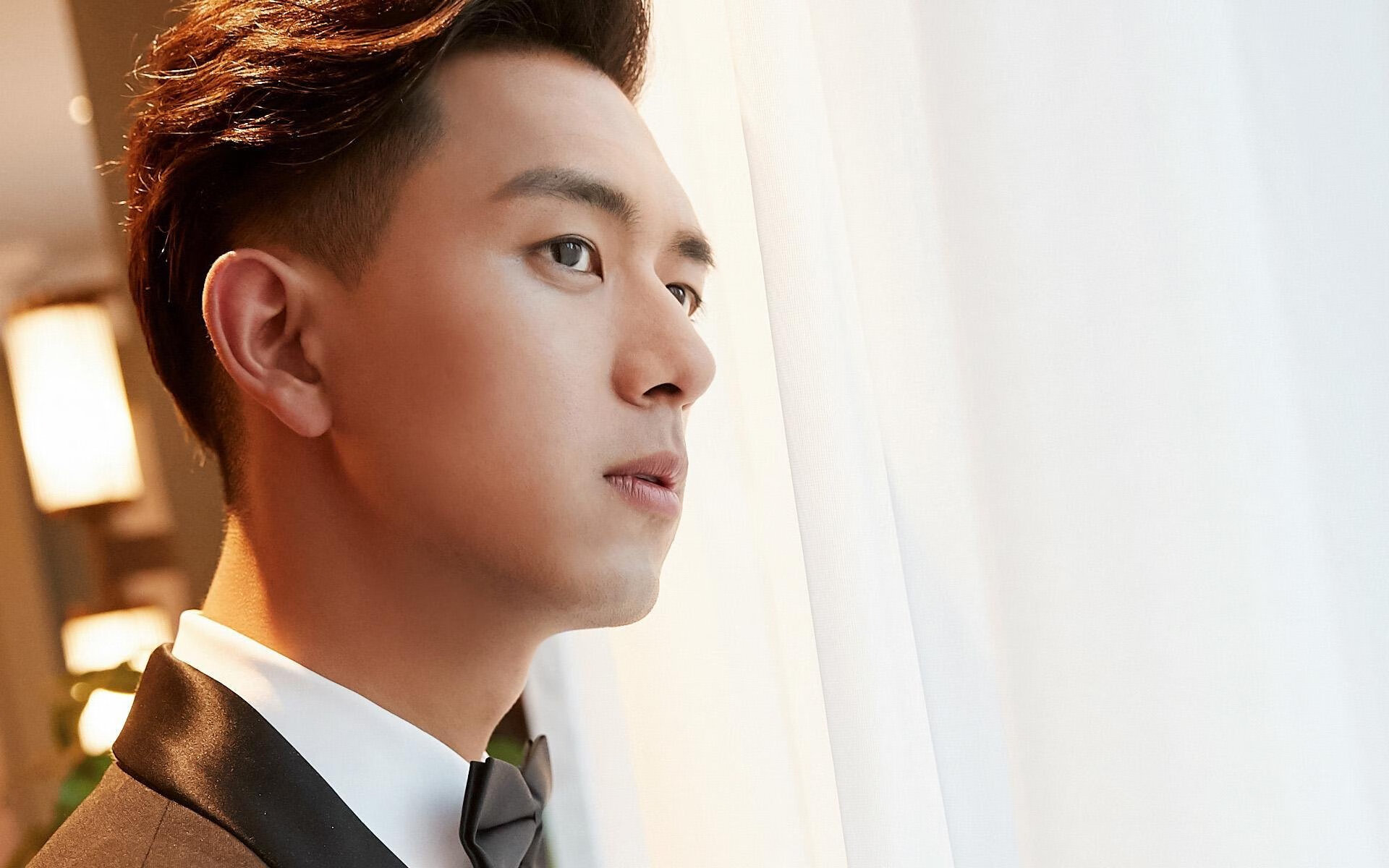 城市马拉松摄影作品展吸引民众参与，马拉松展示城市形象