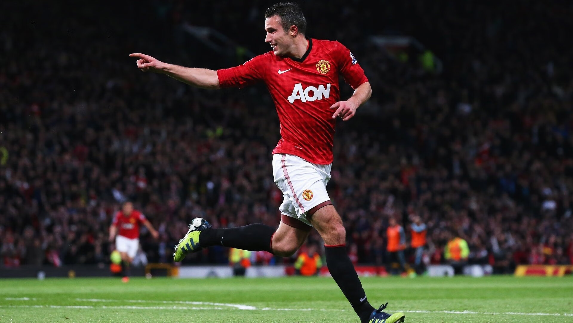 “腰旗美式橄榄球：东部新区赛场成全民热议的运动话题”